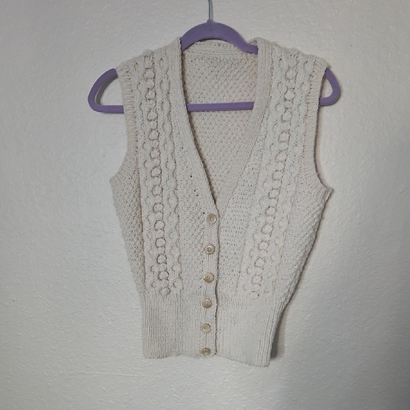 Elegant Cream Cable Knit Sweater Vest Size S. - Picture 1 of 6